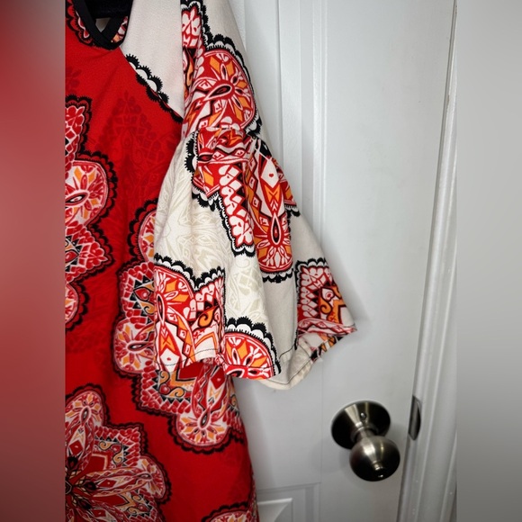 Chico’s 0 Petite Red Tiled Spice Cold-Shoulder Top - Picture 3 of 9